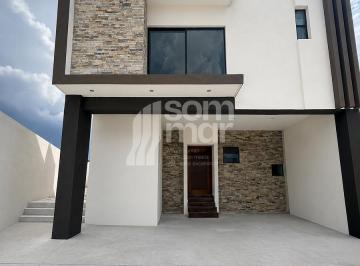 Casa de 3 habitaciones, Arteaga · Casa con Amplio Terreno Excedente y Acceso por Dos Calles