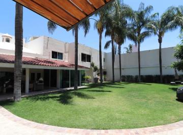 Casa de 4 habitaciones, León · Casa en Venta a Lado del Parque Los Carcamos
