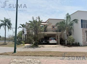 Casa · 250m² · 3 Recámaras · 2 Estacionamientos · Casa con Alberca en Venta en Residencial Náutico, Altamira Tamaulipas.
