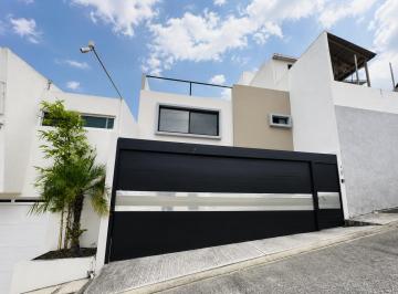 Casa · 250m² · 3 Recámaras · 2 Estacionamientos · Casa en Venta en Priv. de Sofía, Fraccionamiento Monte Magno, Xalapa