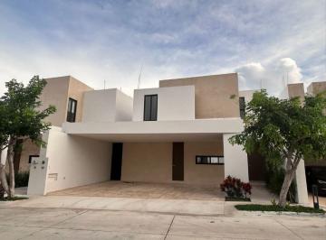 Casa en Venta de 4 habitaciones Temozón Norte · Casa en Venta en Privada en Temozón Norte, 4 Habits + Cto de Servicio, Acabados de Lujo