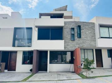 Casa en condominio de 3 habitaciones, Zapopan · Cerca Costco Cañadas, en Coto con Alberca, Vigilancia, 3 Recamaras c/u con Baño, No Inmobiliarias