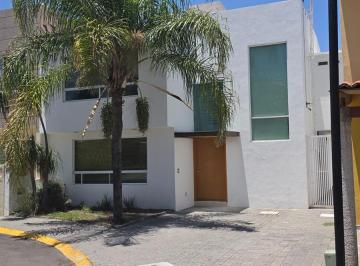 Casa de 3 habitaciones, Querétaro · Casa en Venta en Querétaro ¡Centro Sur! Privada con Alberca