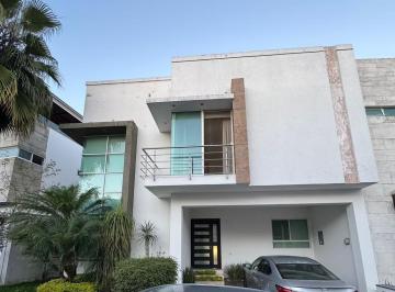 da63d8a805e763547e6e29f0deb1482780a46a66b7776b8b3009c47c2e3f8b9c · Casa en Renta Amueblada – Condominio Privado Los Castaños, Naciones Unidas
