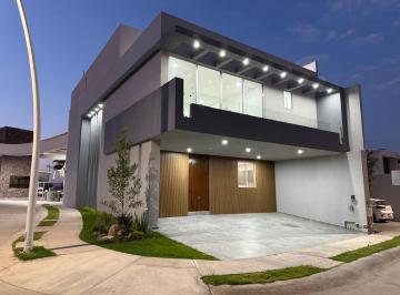Casa · 338m² · 4 Recámaras · Casa en Priv. San Angel V
