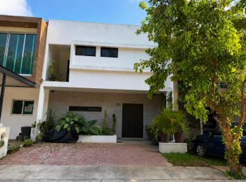 Casa en condominio de 2 habitaciones, Benito Juárez · Casa en Venta en Arbolada | 2 Recámaras | Patio | 2 Niveles
