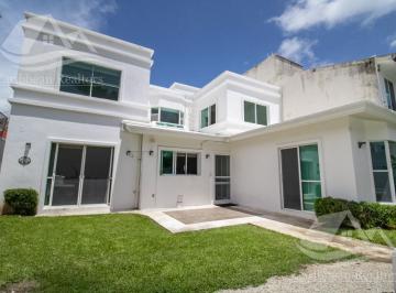 Casa · 330m² · 4 Recámaras · 2 Estacionamientos · Casa en Venta en Alamos 1 Cancun
