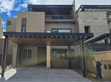 Casa · 277m² · 3 Recámaras · 2 Estacionamientos · Casa en Renta en Villas Carriedo