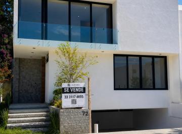 Fachada · Casa en Venta en Bajío Hábitat B con 4 Recámaras y Jardín
