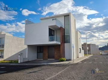 Casa en condominio · 239m² · 3 Recámaras · 2 Estacionamientos · Casa en Venta o Renta en Querétaro ¡Privada con Alberca! Zen Life, El Marques
