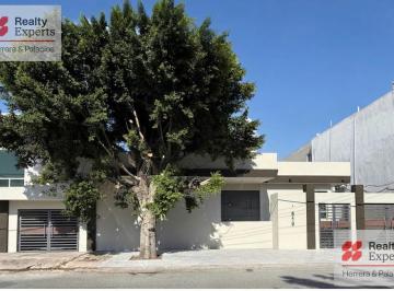Casa · 389m² · 3 Recámaras · 4 Estacionamientos · Casa en Venta en Guadalupe, Nuevo León