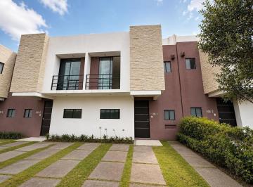 Casa · 94m² · 3 Recámaras · 2 Estacionamientos · Casa Sola en Venta en Zinacantepec Zona Zamarrero