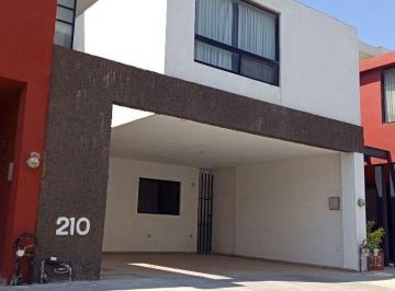 Casa de 3 habitaciones, Santa Catarina · Casa en Renta - Privadas Ondara, Sta Catarina. 3 Recamaras, 4.5 Baños, Estancia y Cuarto de Servicio