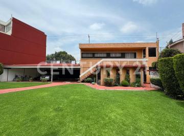 Casa · 700m² · 4 Recámaras · 4 Estacionamientos · Casa en Renta | del Carmen, Coyoacán