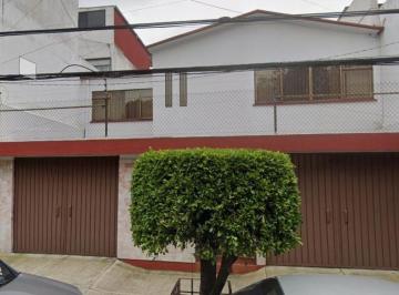 Casa de 4 habitaciones, Coyoacán · Casa de 220 m² con 4 Recámaras en Venta en del Carmen