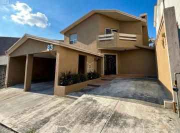 Casa · 300m² · 4 Recámaras · 3 Estacionamientos · 0415 - Casa en Venta en Colinas de San Jerónimo