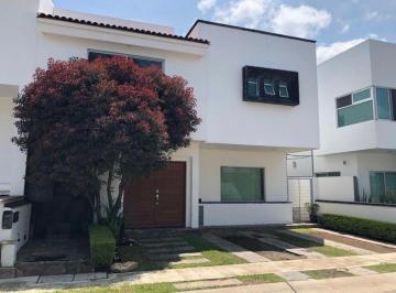 Casa en condominio · 200m² · 3 Recámaras · 2 Estacionamientos · Casa en Renta en Jardín Real