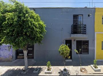 Casa de 4 habitaciones, Guadalajara · Casa de 85 m² con 4 Recámaras en Venta en Lagos de Oriente