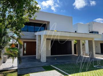 Casa · 500m² · 4 Recámaras · 3 Estacionamientos · Casa en Renta en Cancun, Lagos del Sol