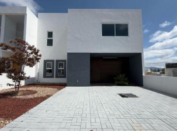 Casa en condominio · 220m² · 4 Recámaras · 2 Estacionamientos · Casa en Venta en Grand Juriquilla - (4)