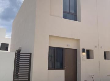 Casa · 83m² · 3 Recámaras · 2 Estacionamientos · Casa Amueblada en Renta Kulkana Zona Aeropuerto