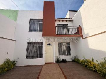 Casa de 3 habitaciones, Querétaro · Casa Amueblada en Renta Colonia La Joya 3 Recamaras 3 Baños Cochera Patio
