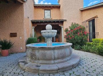 715591e1ec3b4a14c0068c5918775bfa4b3432f194c960e3eeeb7ddea5bb629a · Casa en Venta de un Piso en Jurica Querétaro