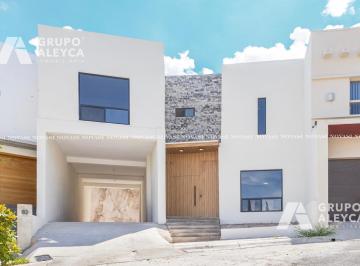 Casa · 222m² · 3 Recámaras · 2 Estacionamientos · Casa en Hacienda del Moro