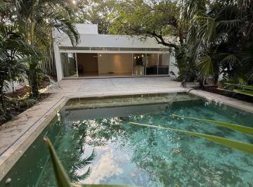 Casa · 231m² · 2 Recámaras · 2 Estacionamientos · Casa en Venta en Alamos Cancun