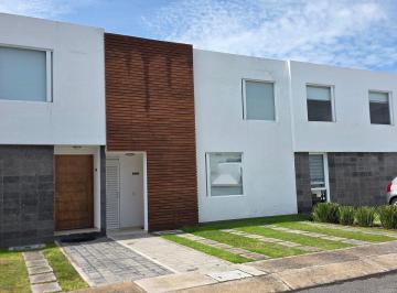 ccde29112c0c1889ed45d141f8573fdb1ec8f7f2aeac629106ce51bd016d3f7d · Casa en Renta en Juriquilla Santa Fe | Amueblada | 2 Recámaras
