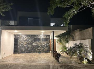 Casa · 260m² · 3 Recámaras · 2 Estacionamientos · Casa en Pueblo Cholul