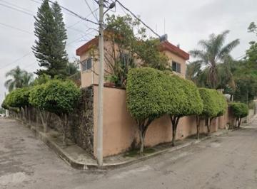 Casa de 6 habitaciones, Cuernavaca · Casa de 2050 m² con 6 Recámaras en Venta en Jardines de Delicias, Cuernavaca