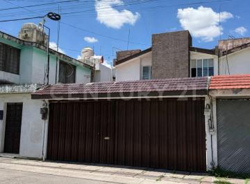 Casa · 155m² · 3 Recámaras · 2 Estacionamientos · Casa en Venta a Pie de Calle en San José Mayorazgo, 11 Sur