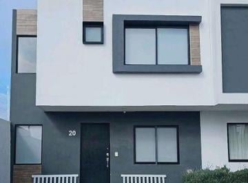 Casa · 90m² · 3 Recámaras · 2 Estacionamientos · Casa Semiamueblada de 3 Recamaras en Renta en Zakia, Alberca y Seguridad