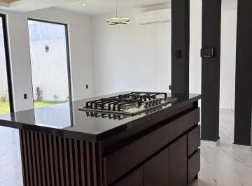 Casa · 240m² · 4 Recámaras · 2 Estacionamientos · En Venta Casa en Lomas del Dorado con 3 Recámaras y Cuarto de Servicio