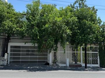 Casa de 5 habitaciones, Monterrey · Casa en Venta en Distrito Tec Sobre Av, Amueblada, 5 Recamaras