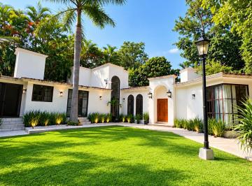 Casa de 3 habitaciones, Cuernavaca · Casa en Venta o Renta en Las Quintas