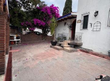 Casa · 238m² · 3 Recámaras · 2 Estacionamientos · Casa de un Piso en Renta