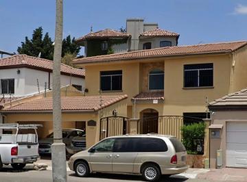 Casa de 3 habitaciones, Tijuana · Casa en Venta con Patio Privado Ideal Para Reuniones Familiares y Sociales Cerca de Frontera!
