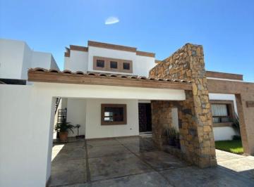 Casa de 5 habitaciones, Saltillo · Casa en Venta con 5 Recámaras en Residencial Country Club