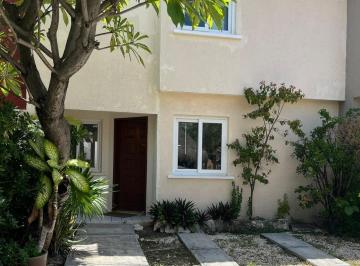 Casa · 135m² · 3 Recámaras · 2 Estacionamientos · Casa en Venta en Cancun Sm 38 Residencial Rinconada Buena Vista