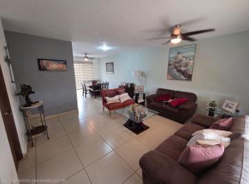 Casa en condominio de 4 habitaciones, Celaya · Bonita y Amplia Casa en Fracc Zana (Cerca de La Salida a Cortázar)