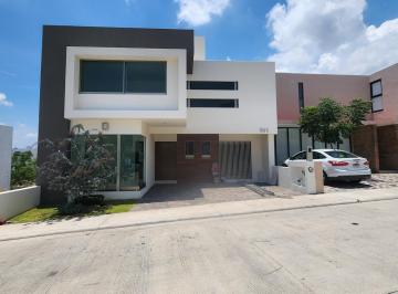 Casa · 203m² · 4 Recámaras · 2 Estacionamientos · Casa en Venta Loma Alta Tres Marías Fraccionamiento Privado con Casa Club y Canchas Multideportivas