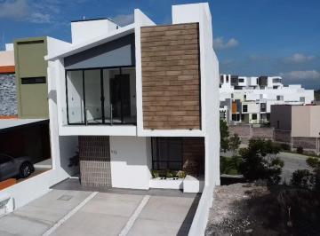 Casa · 300m² · 4 Recámaras · 2 Estacionamientos · Casa en Venta en Loma Alta Tres Marías