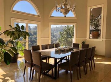 Casa · 550m² · 4 Recámaras · 6 Estacionamientos · Casa en Venta en Lomas de Vista Hermosa