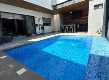 1 · Casa con Alberca en Privanzas Al Norte de Saltillo