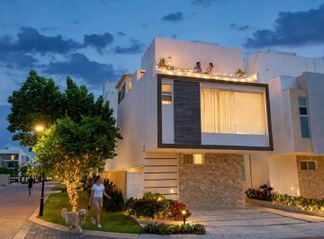 Casa de 4 habitaciones, Benito Juárez · Casa en Venta en Esquina – Residencial Arbolada, Cancún