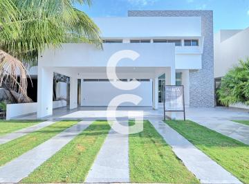 Casa · 382m² · 3 Recámaras · 4 Estacionamientos · Casa en Renta en Cancún en Residencial Lagos del Sol con Terraza y Alberca
