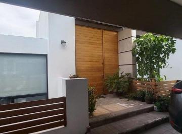 8b37d007ad273d7bdf242db38c9f3de05857ac1bc6eca1e9bbf3602011186162 · Exclusiva Residencia de 3 Niveles con Excelente Vista a Juriquilla.