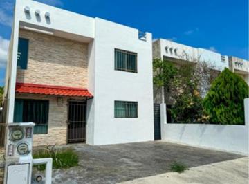 Casa · 174m² · 4 Recámaras · 2 Estacionamientos · Casa en Las Américas II